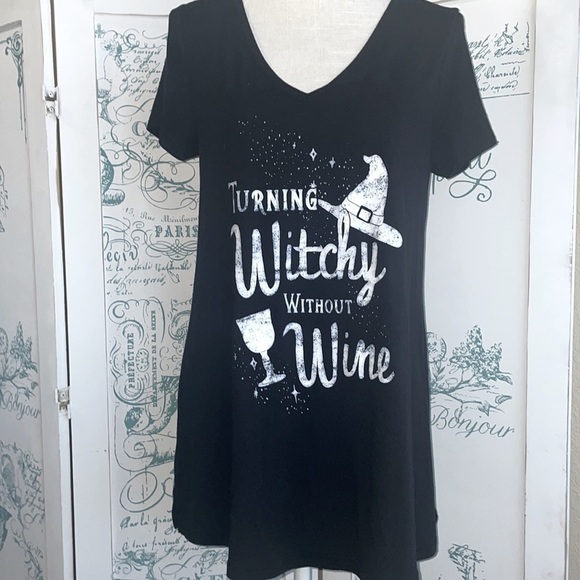 🍷 🧙♀️ NWT TURNING WITCHY WITHOUT WINE MATERNITY TUNIC 🍷 🧙♀️ - Picture 3 of 11